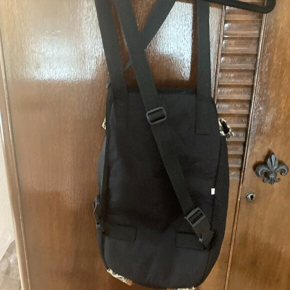 Lightly Used Dog Carrier - Read ALL info. - Picture 3 of 8